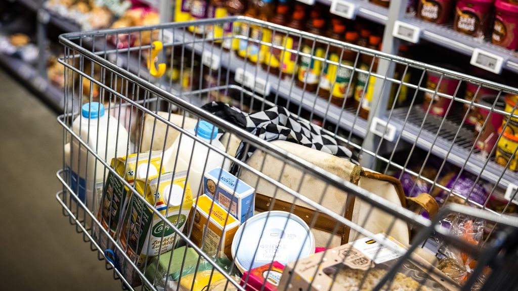 Economie blijkt harder te groeien dan gedacht, huishoudens geven meer uit