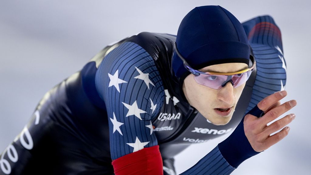 Stolz bouwt gigantische voorsprong op bij WK allround, Nederlanders in achterhoede