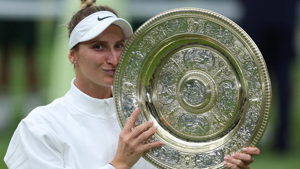 Voormalig Wimbledon-winnares Vondrousová vier jaar geschorst wegens weigeren dopingtest