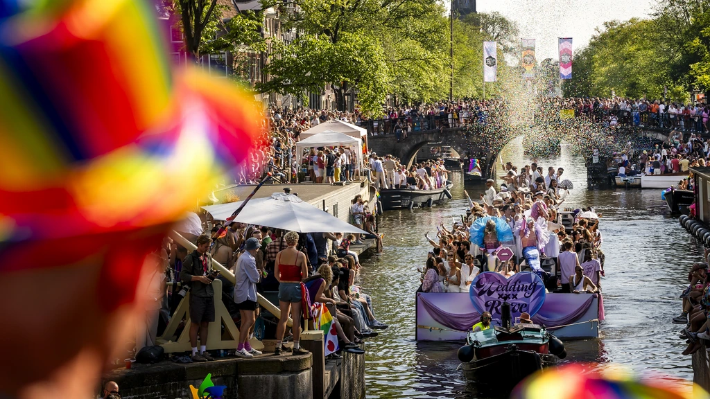 'Visitekaartje' Canal Parade goed verlopen: ‘Heel druk, maar waanzinnig goede sfeer’