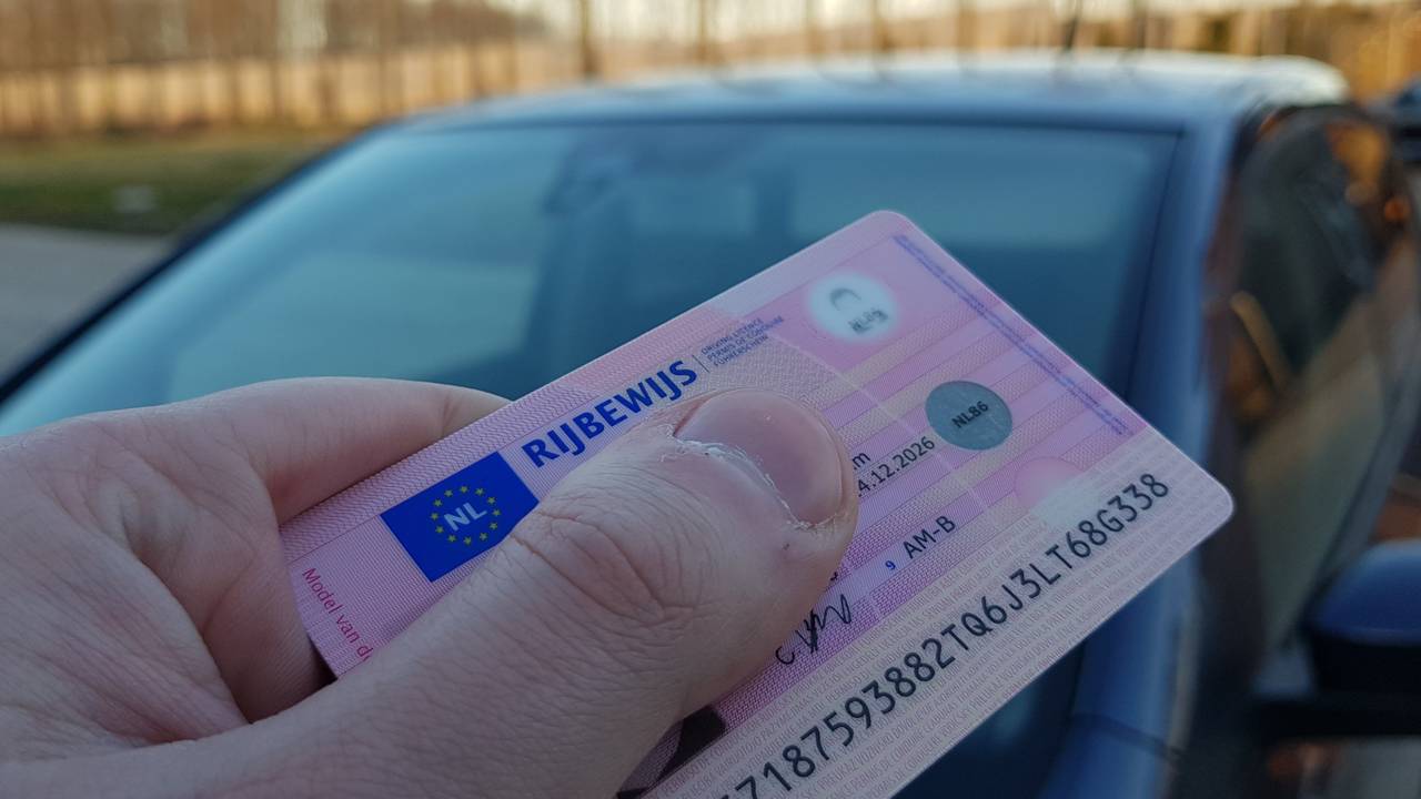 Snelheidsduivel gepakt: rijbewijs inleveren en verplicht dure cursus volgen
