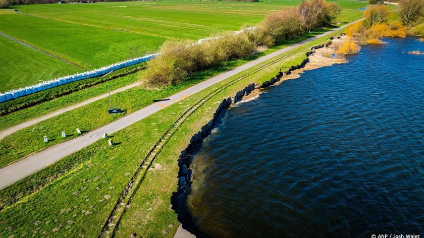 Herstel ingezakte oever Valkenburgse Meer duurt zeker jaar langer