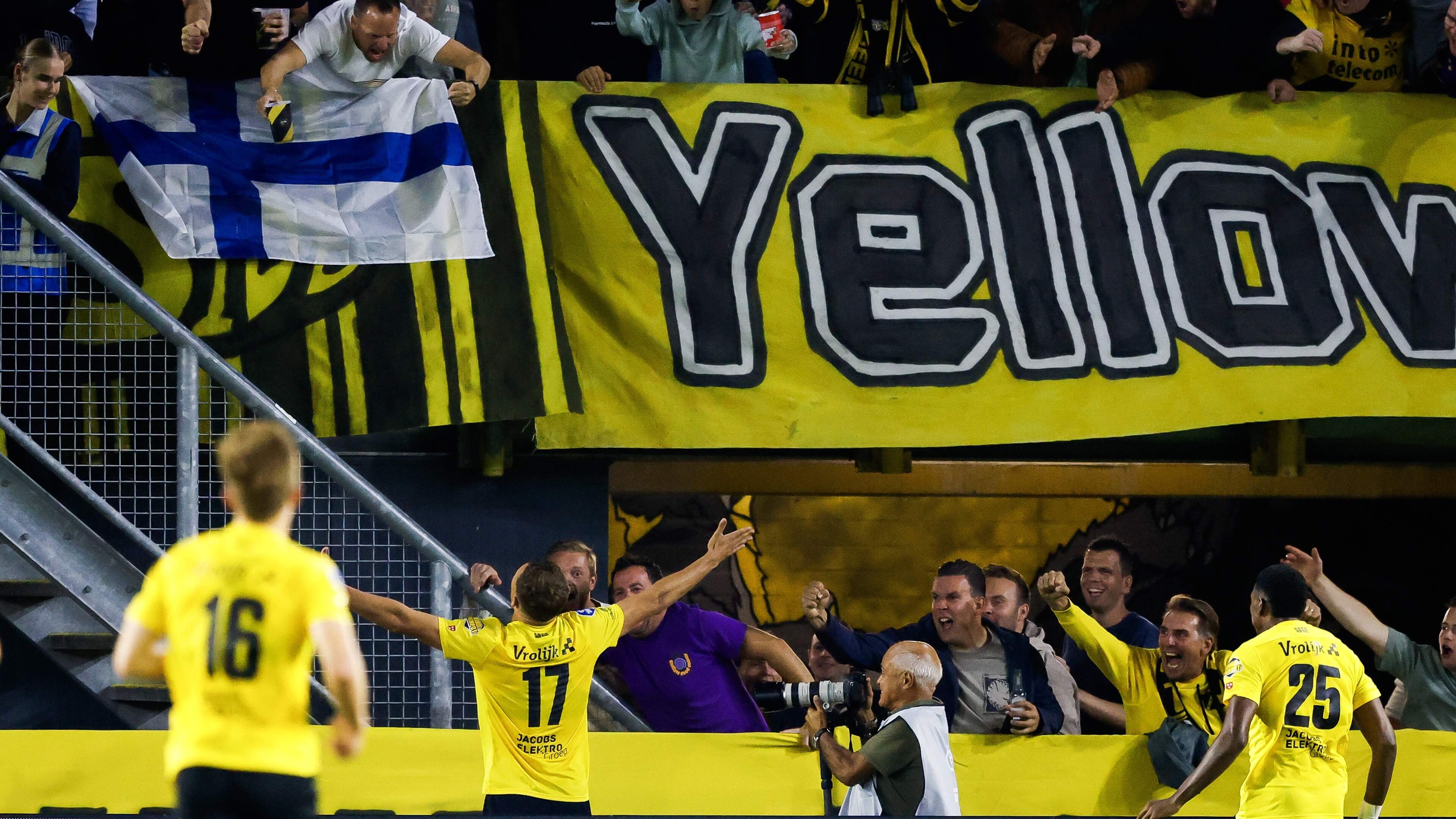 NAC Breda boekt dankzij Sydney van Hooijdonk late zege op hekkensluiter Heracles Almelo