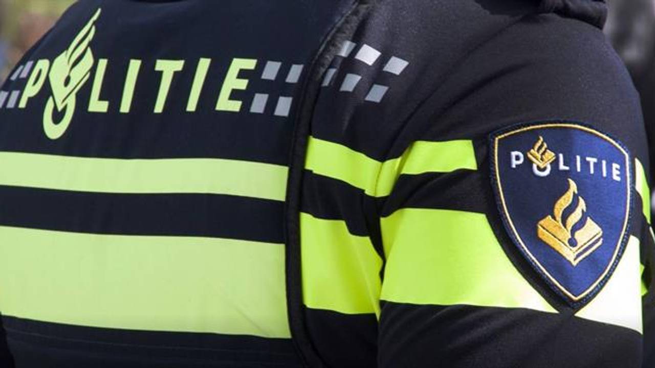 Man in arm geschoten, mishandeld en van zijn auto beroofd