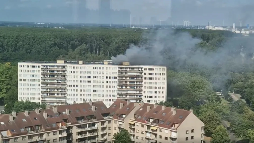 Doden en gewonden bij grote brand in flat Antwerpen, 'evacuatie volop bezig'