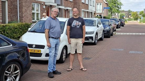 Straat klaagt over tekort aan parkeerplaatsen: 'Bij inrichting wijk geen rekening mee gehouden'