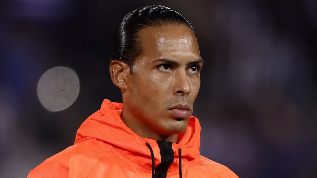 De 100ste van Van Dijk: bewonderd door medespelers, bekritiseerd door oud-kampioenen