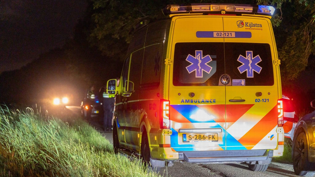 Dode bij auto te water in Spanga, bestuurder gewond naar ziekenhuis
