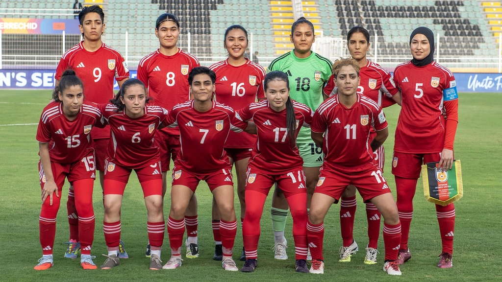 Gevluchte Afghaanse voetbalsters door FIFA erkend als nationaal team