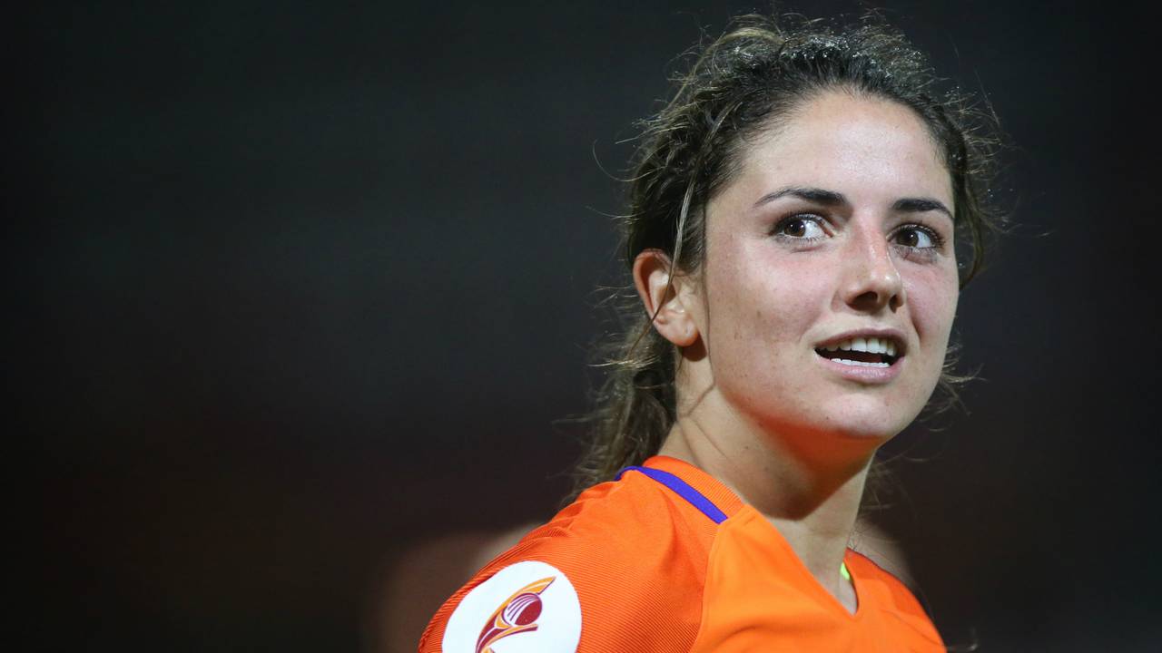 Van de Donk traint voor het eerst met Oranje voor WK-kwalificatieduels