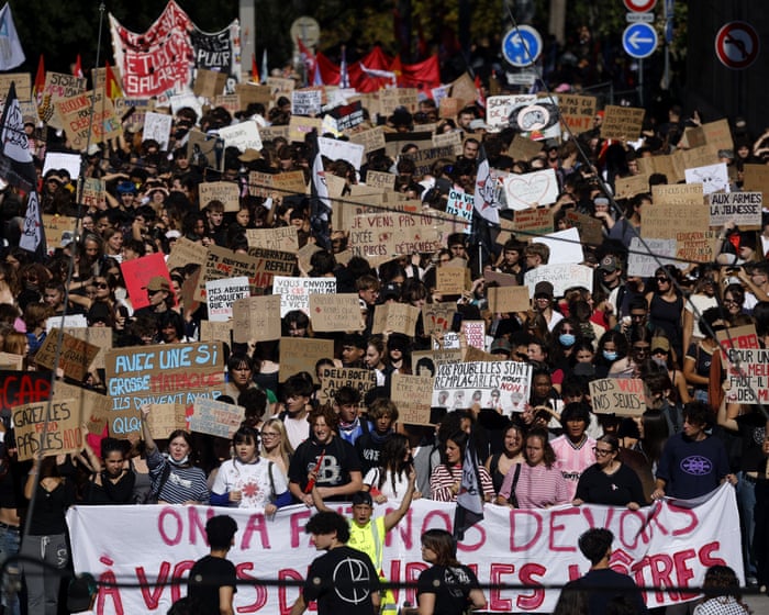 At least 160,000 people take to streets in third week of French school protests