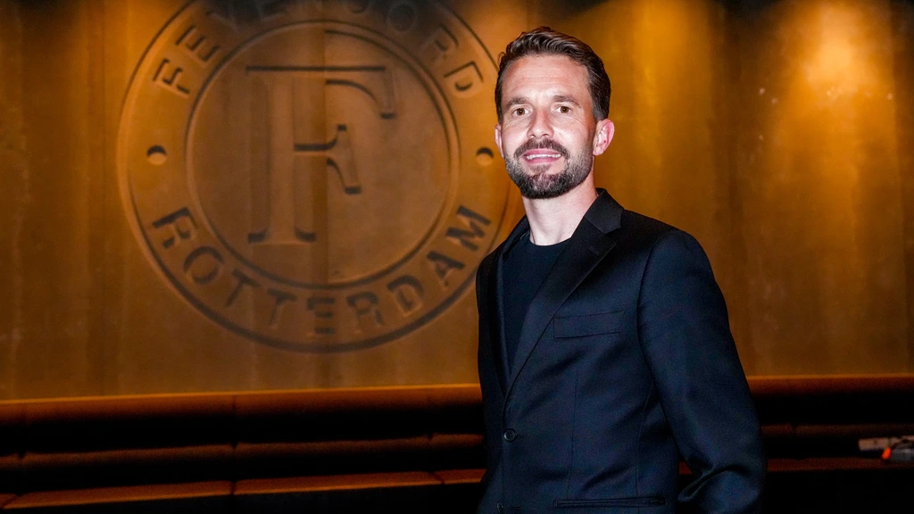 Feyenoord-directeur in gesprek met Van Persie jr en 'blij met vleugje Slot'