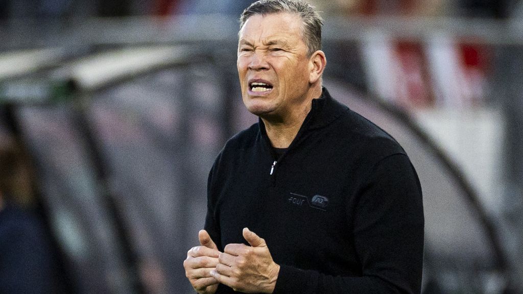 AZ-trainer Echteld geïrriteerd door vragen over B-ploeg: 'Moet ik het uitleggen?'