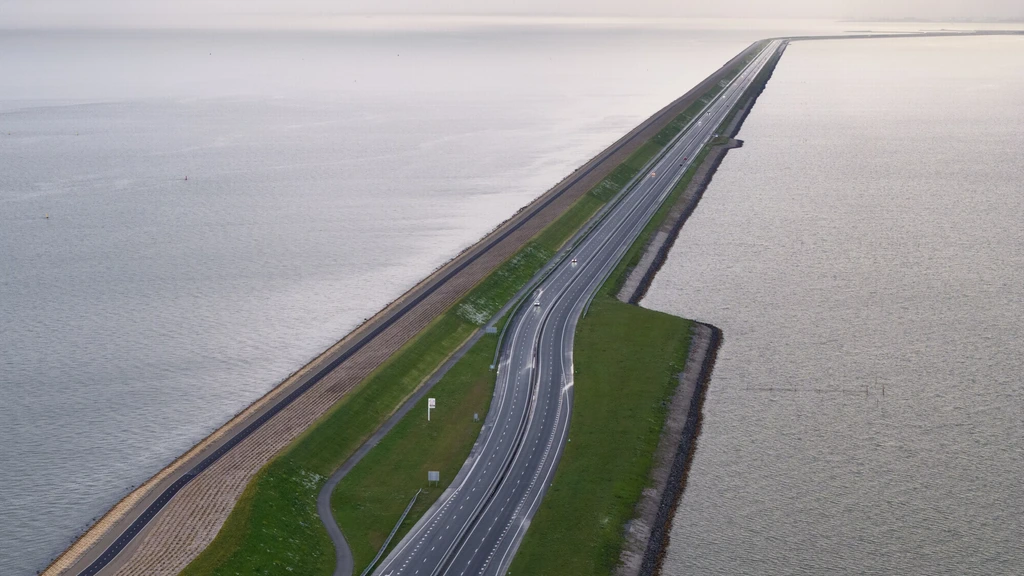 Waterpeil IJsselmeer door zomerse ondergrens gezakt, overleg over maatregelen