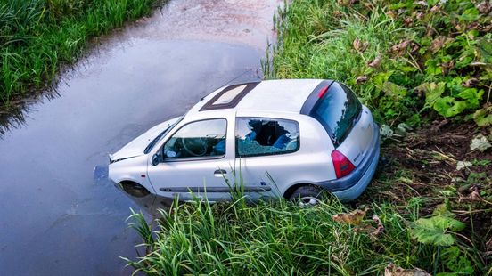 Auto te water bij eenzijdig ongeval