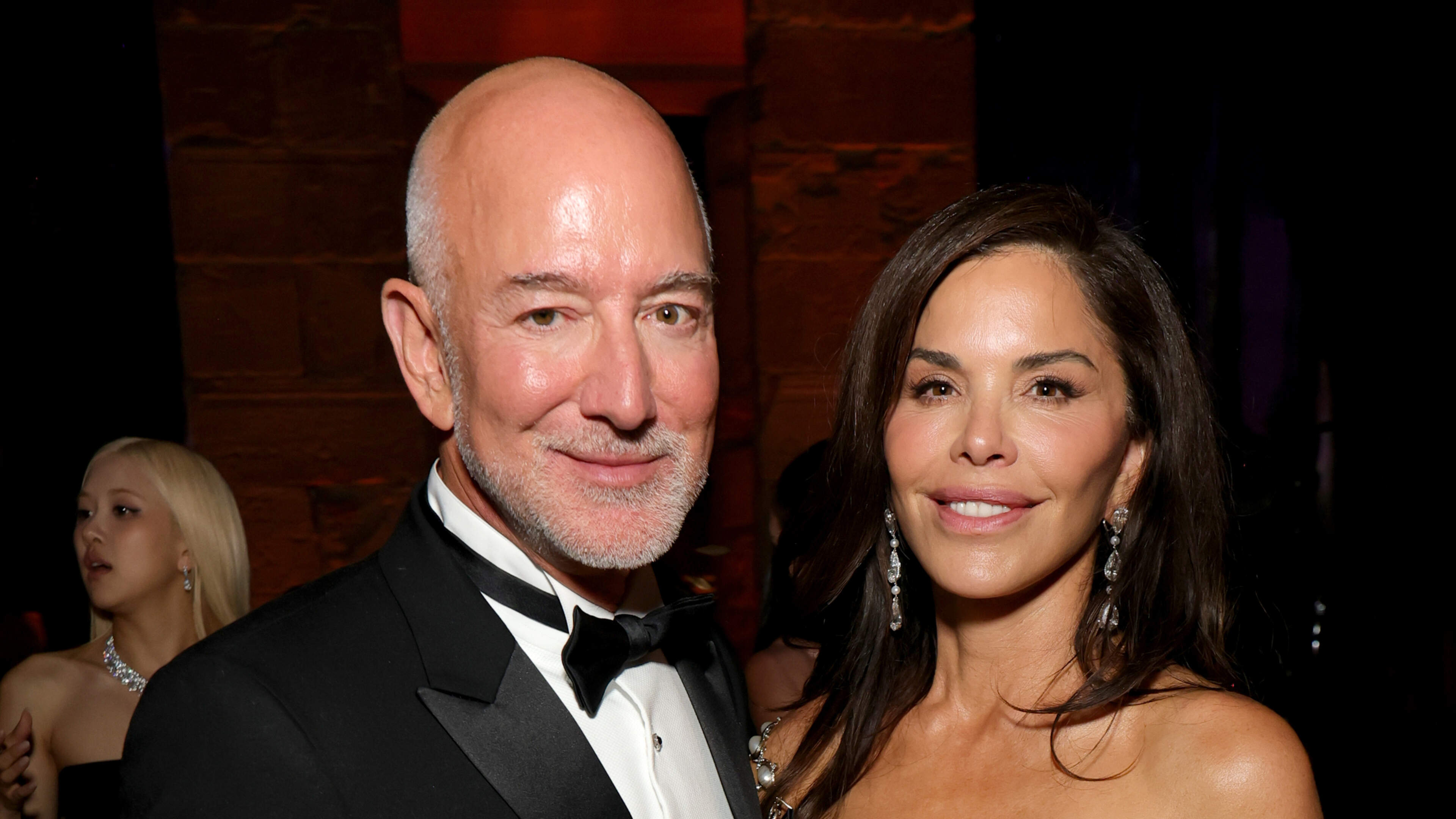 Oproep tot boycot en honderden flesjes nep-urine: benefietgala Met Gala overschaduwd door inmenging Jeff Bezos