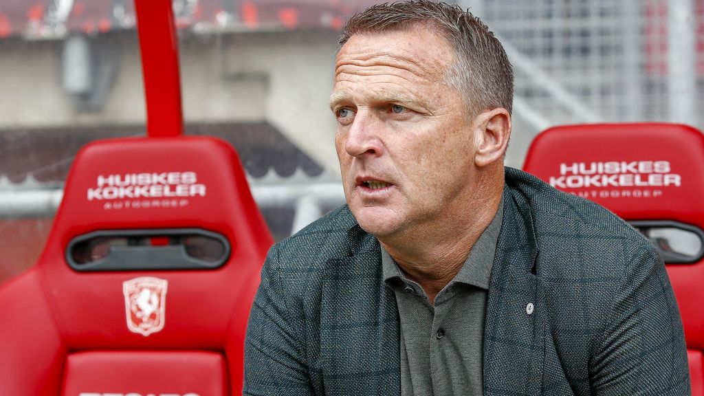 FC Twente stelt Van den Brom aan als trainer tot einde van seizoen