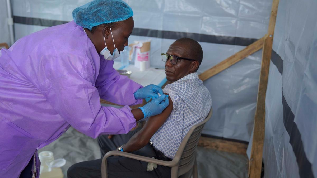 Ebola vaccine trial begins in DR Congo