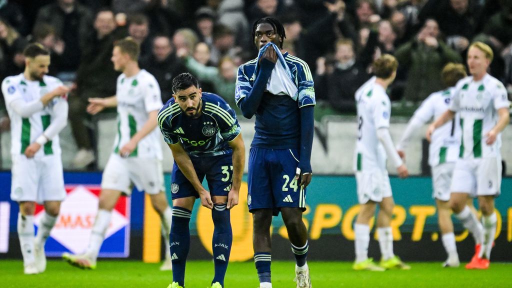 Ajax lijdt dure nederlaag in Groningen en dreigt derde plaats te verliezen