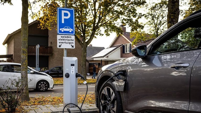 Huiseigenaren willen oplossing voor extra btw auto laden via VvE