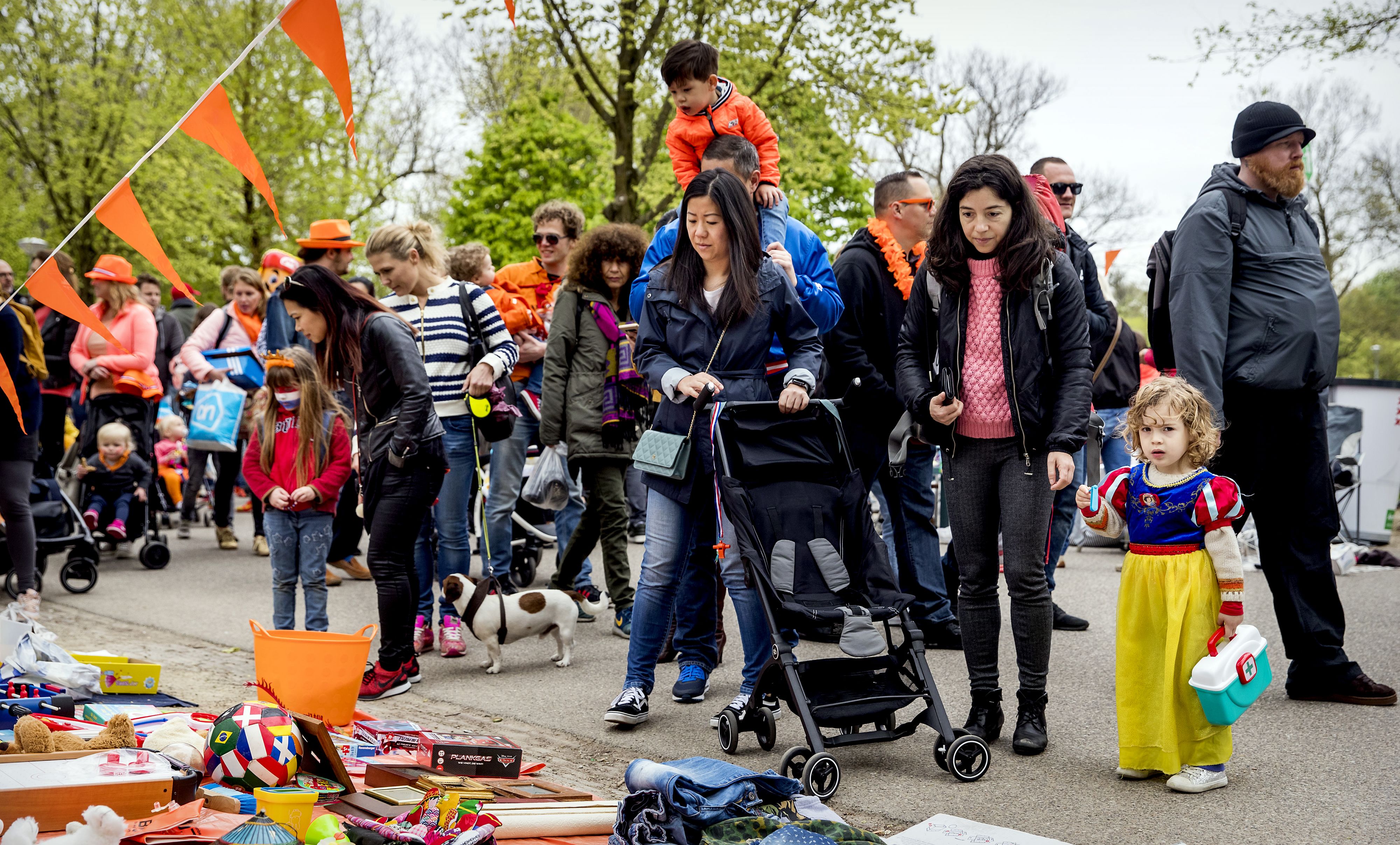 Binnenlopen tijdens Koningsdag? Zo verdien je meer, tipt een consumentenpsycholoog