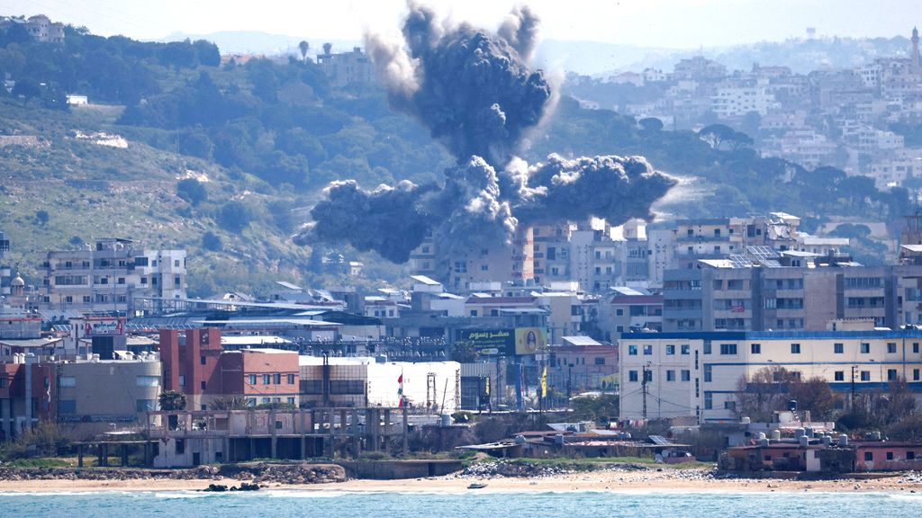 Zwaarste Israëlische aanvallen op Libanon met 254 doden, Iran sluit Straat van Hormuz