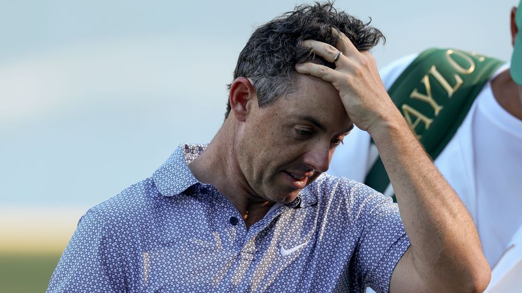 McIlroy laat recordvoorsprong verdampen en moet leiding op Masters delen