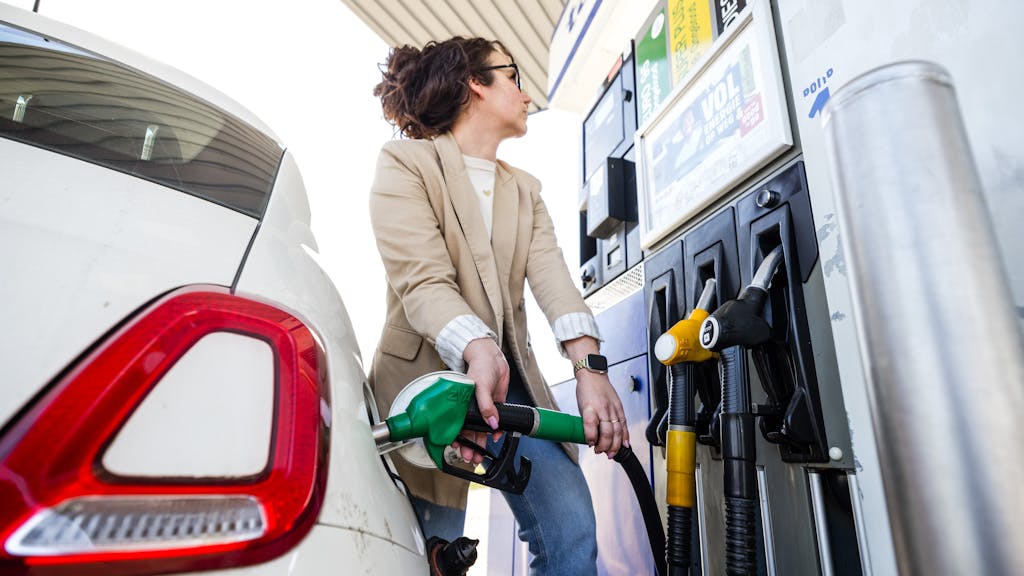 Benzineprijs bereikt nieuw record, adviesprijs Euro 95 nu boven de 2,50