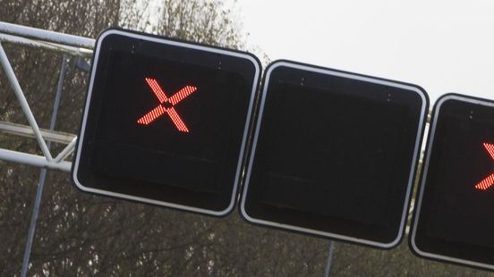 Stuk snelweg nacht dicht om te testen of waterkering nog werkt