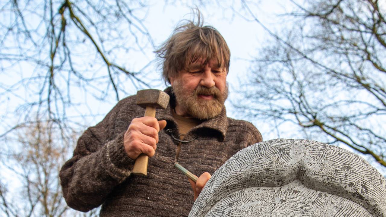 Luciën bouwt al 50 jaar aan zijn enorme zonnetempel: 'Levenswerk'