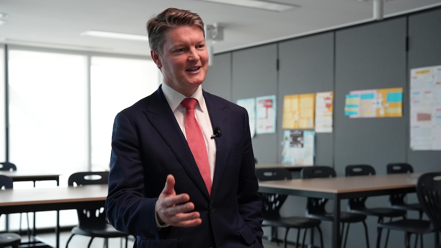Who is the man who wants to be Victoria's 50th premier?
