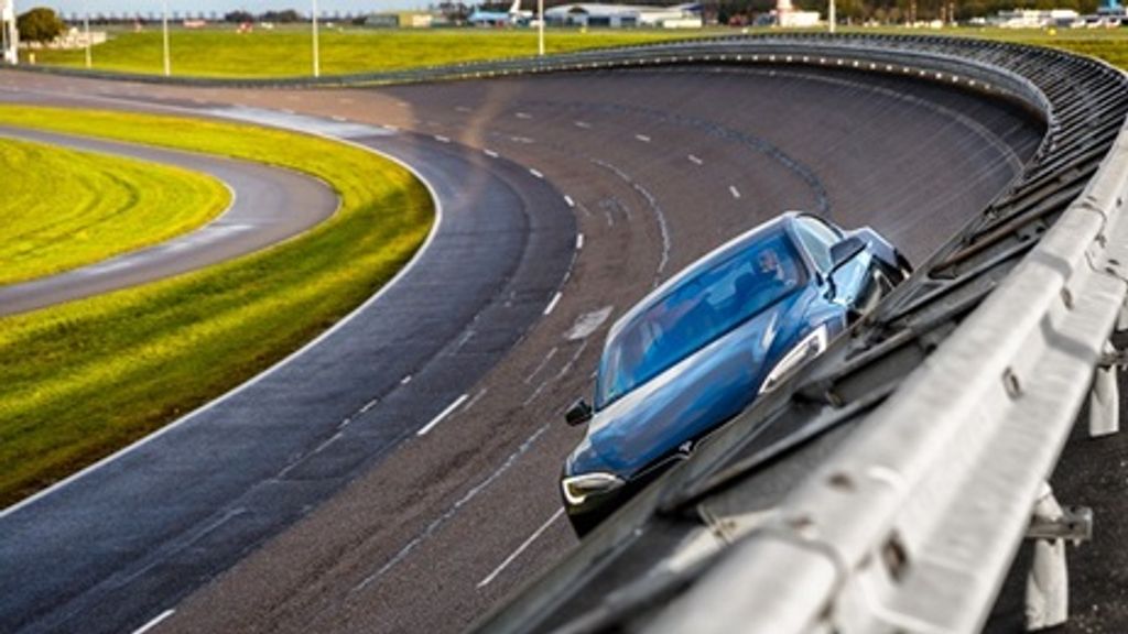 Zelfrijdende Tesla's mogen de weg op in Nederland, eerste land in Europa