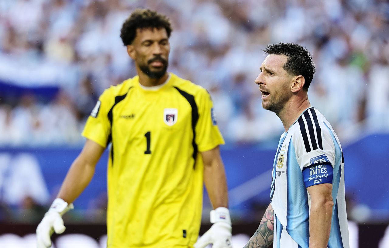 Voor de Kaapverdische doelman Vozinha was spelen tegen Messi een droom. Lang hield hij uitzicht op de overwinning