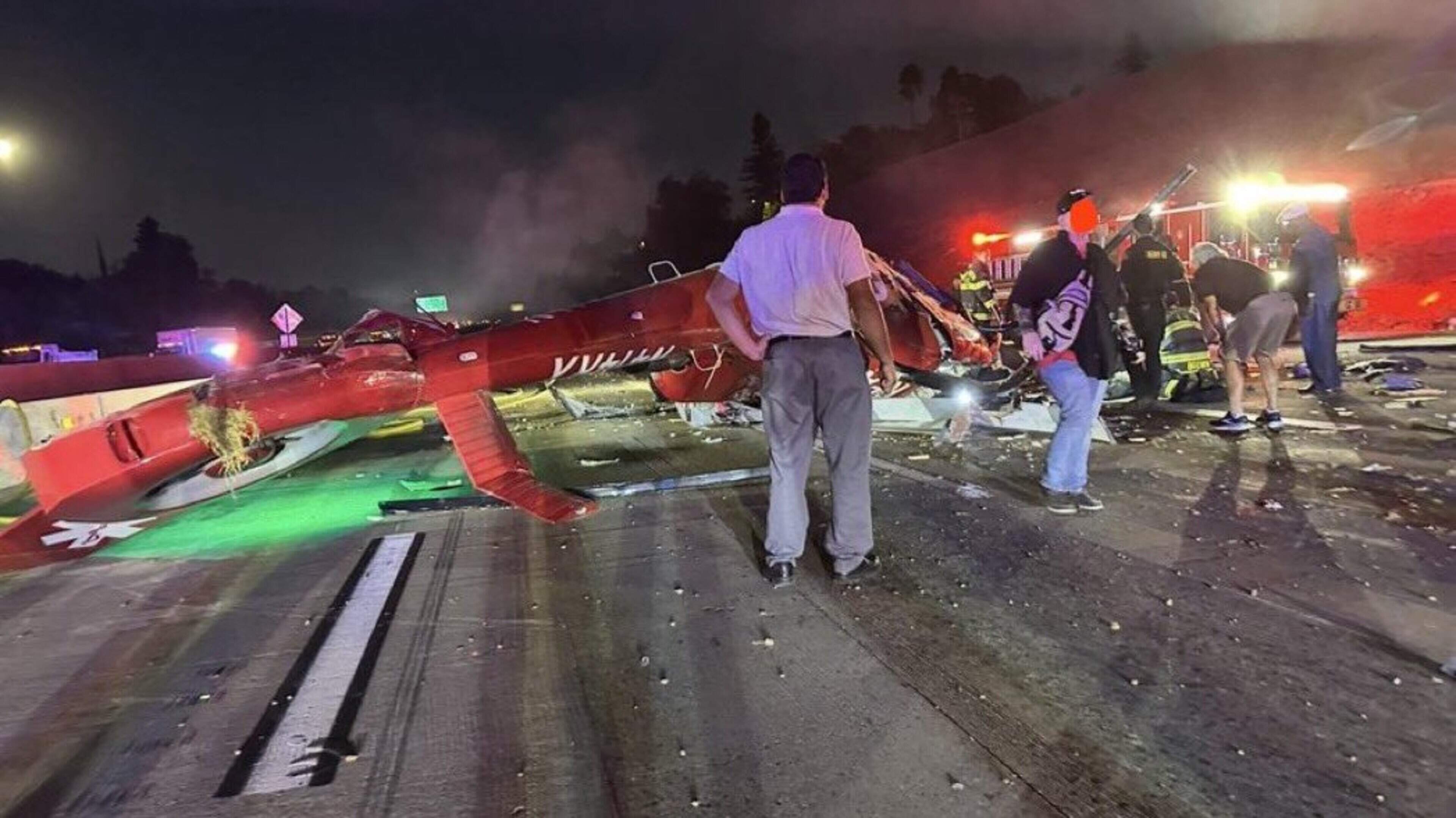 Helikopter stort neer op snelweg in Sacramento: drie zwaargewonden