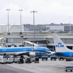 Toestel van KLM moet terugkeren naar Schiphol na botsing met reiger