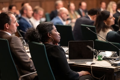 Joan Nunnely werd (op het nippertje) wethouder in Rotterdam, maar lokale besturen blijven opvallend wit