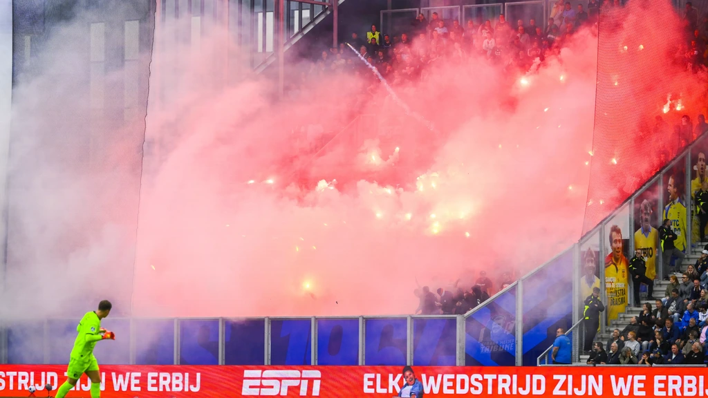 Vijf Cambuurfans gewond door vuurwerk Feyenoordsupporters