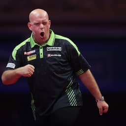 Van Gerwen pakt eerste grote titel in twee jaar na zege op wereldkampioen Littler