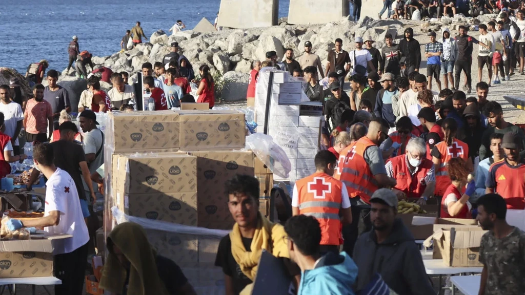 Demonstranten in Ceuta houden hulpgoederen Rode Kruis tegen