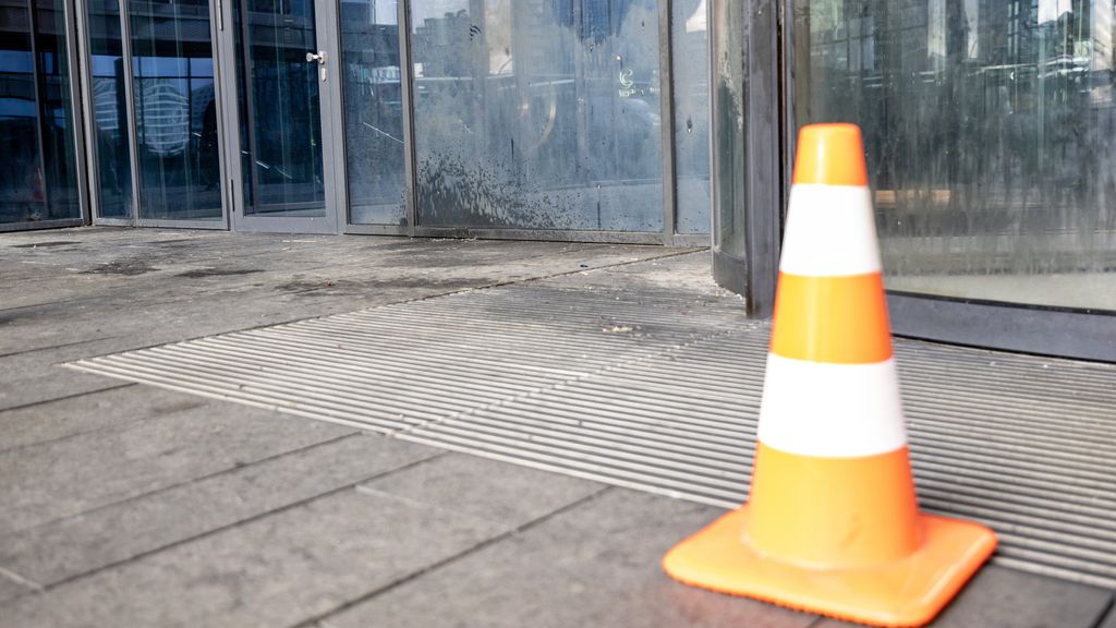 Politie deelt beeld van verdachte explosie bij Zuidas-kantoor