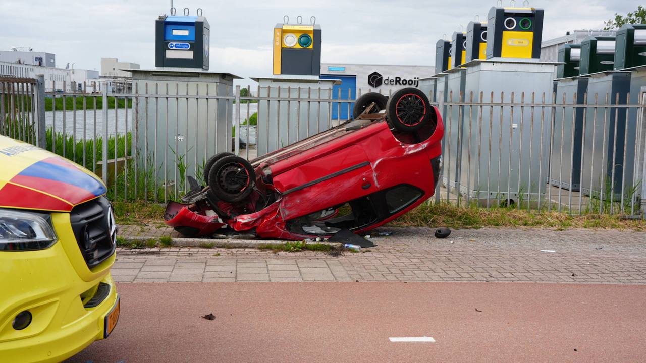 Auto raakt van de weg in Waalwijk, bestuurder test positief op drugs