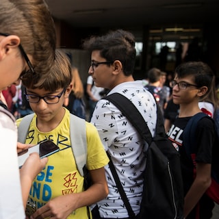 Kinderen die leeftijdsverbod sociale media omzeilen, halen lagere schoolcijfers