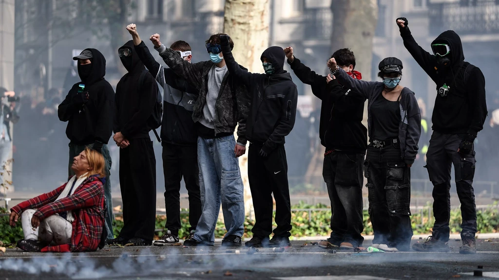 Avondklok in meerdere Franse steden, waaronder Parijs en Lyon, na weekend vol rellen