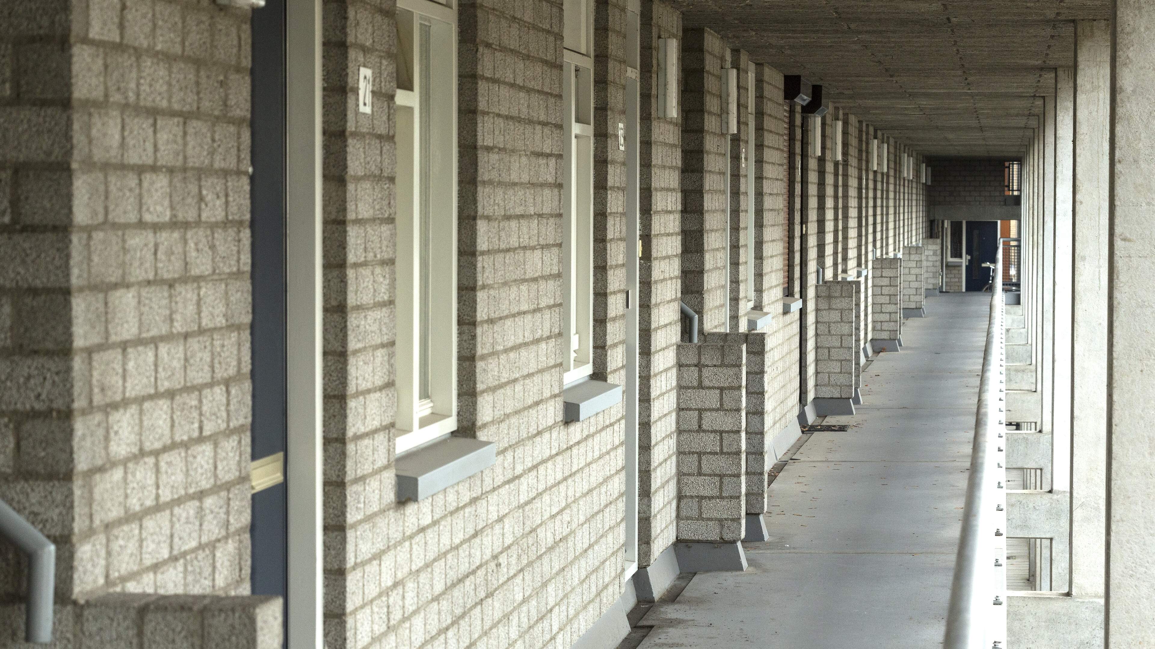 Man woont gratis in huis van 73-jarige vader en knikkert hem eruit, rechter grijpt in