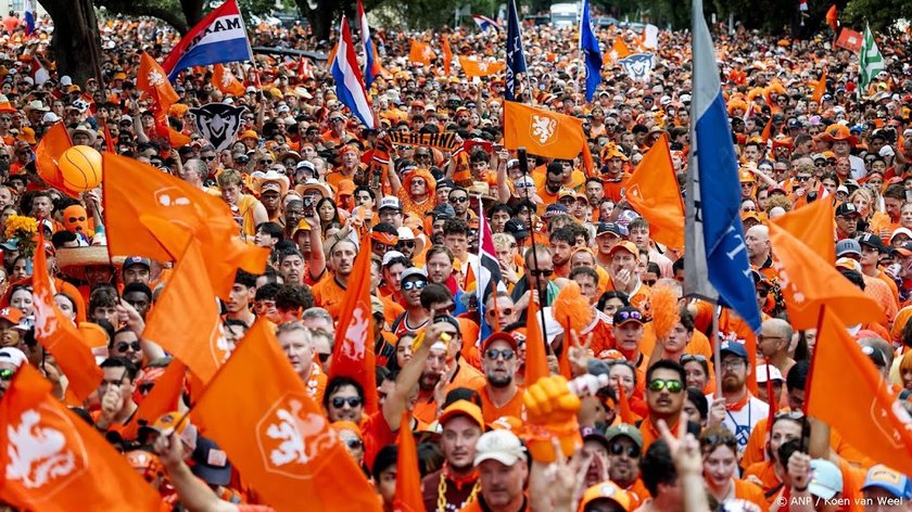 Ruim 15.000 Oranjefans in optocht naar stadion in Houston