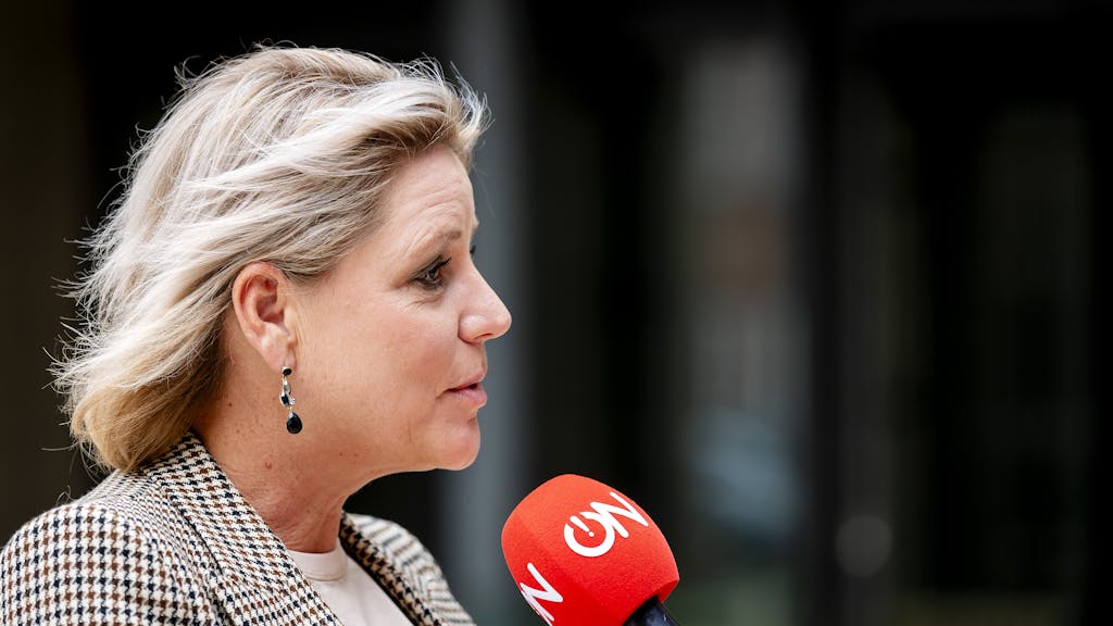 NPO vraagt minister om licentie Ongehoord Nederland in te trekken