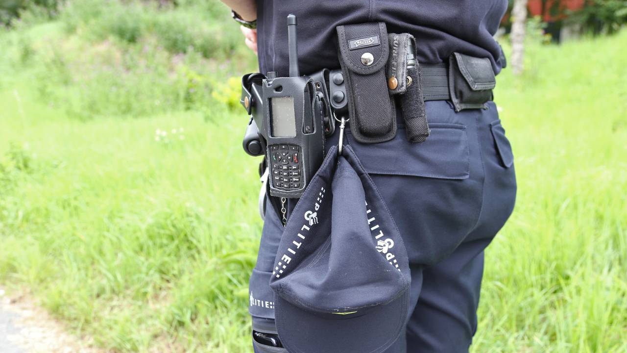 Dronken bestuurder bijt agent in been na mislukte vluchtpoging