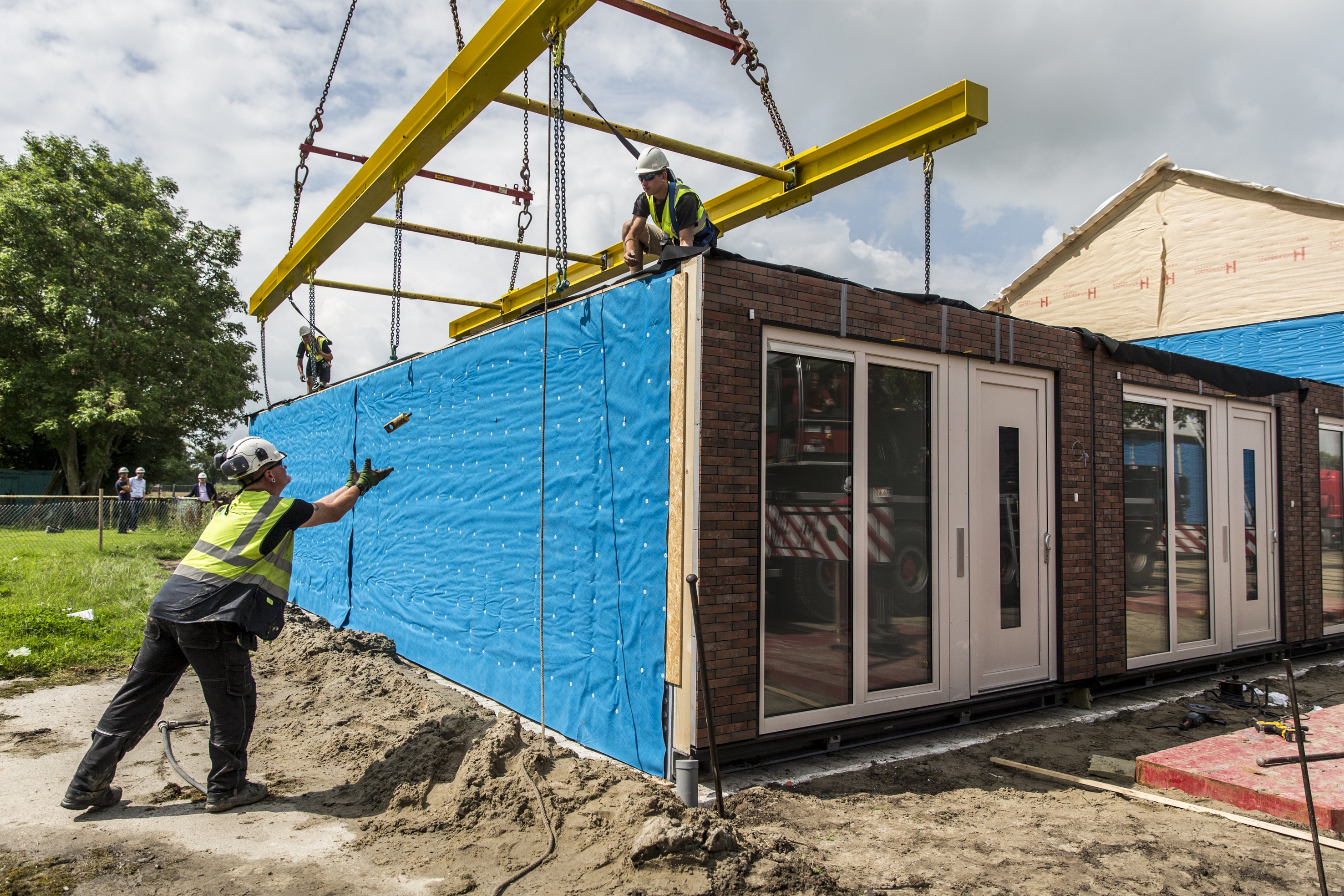 Kabinet wil woningbouw versnellen: meer inzet op prefab en versoepelen Wet betaalbare huur