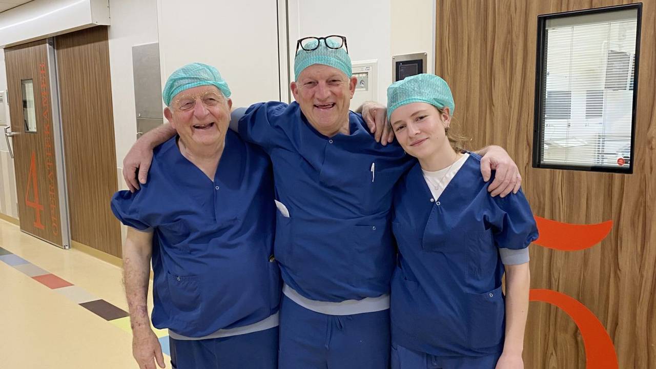 Drie generaties samen op één operatiekamer: 'Uniek om mee te mogen maken'