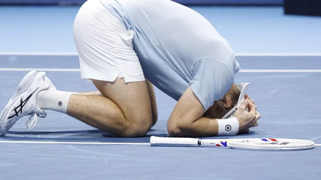 Griekspoor verovert in Brussel vierde ATP-titel: 'Op twee uur rijden van huis'